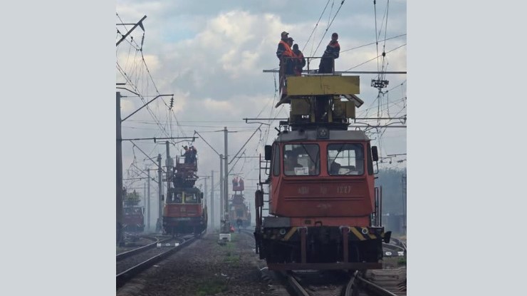 Укрзалізниця відновила рух поїздів на Київщині після ворожого обстрілу