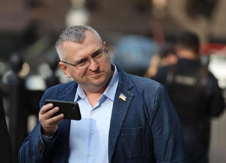 «Базіка – знахідка для шпигуна»: чи навчить наших політиків чомусь казус Федієнка
