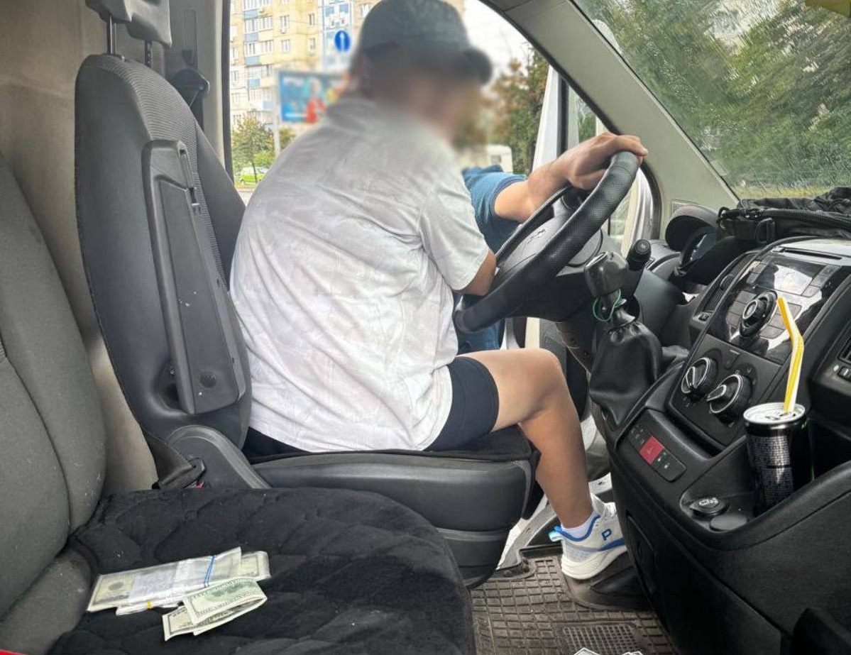 У столиці затримали мешканку Київщини, яка нелегально продавала авто для ЗСУ