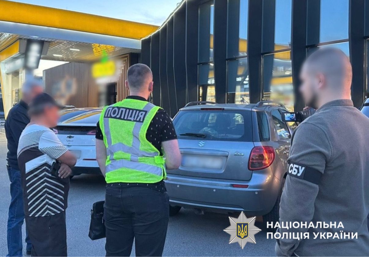 Жителя Обухова підозрюють у незаконному переправленні чоловіків через держкордон