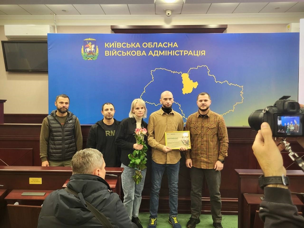 Двоє ветеранів із Бучанської громади отримали сертифікати на житло від Київської ОВА
