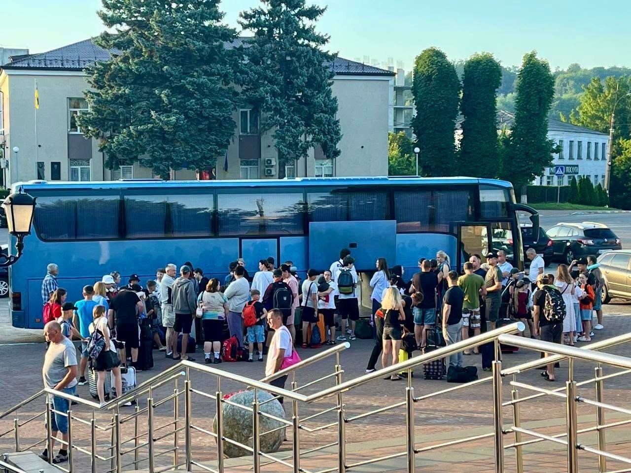 Ще 100 дітей пільгових категорій з Обухівської громади вирушили на відпочинок до Львівщини