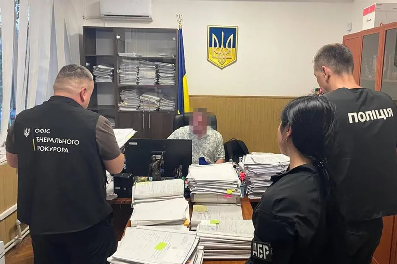 Голова райсуду та таксист могли продавати фіктивні відстрочки від мобілізації — на Київщині викрили схему