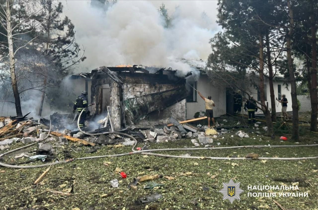 П’ятеро постраждалих і десятки пошкоджених об’єктів: поліція показала наслідки кількаденних атак на Київщині