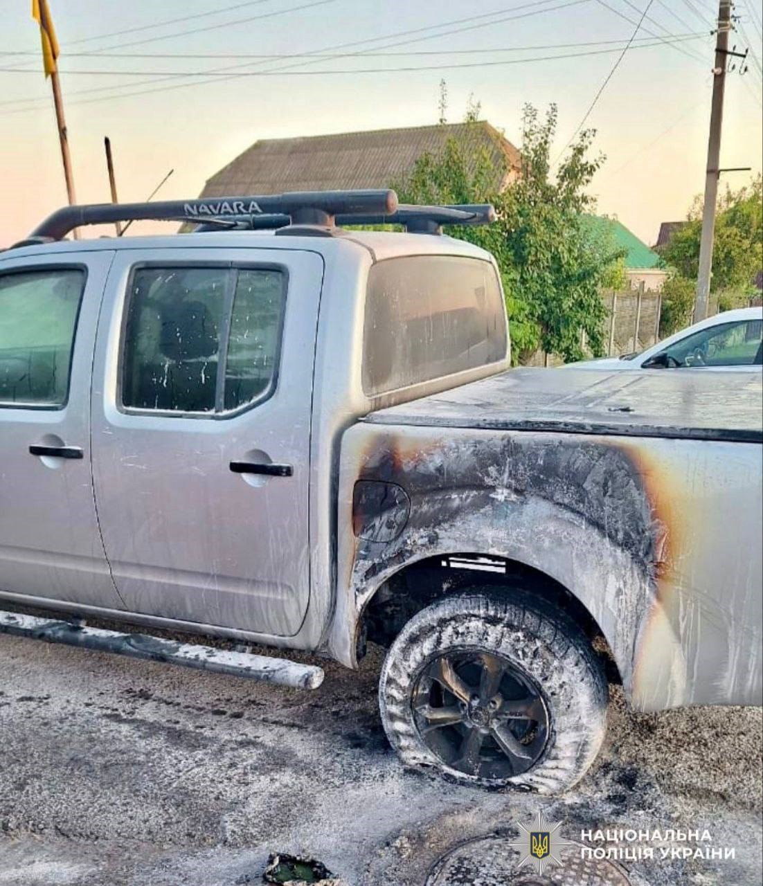 Поліція й СБУ встановили причетних до підпалу військового авто на Київщині