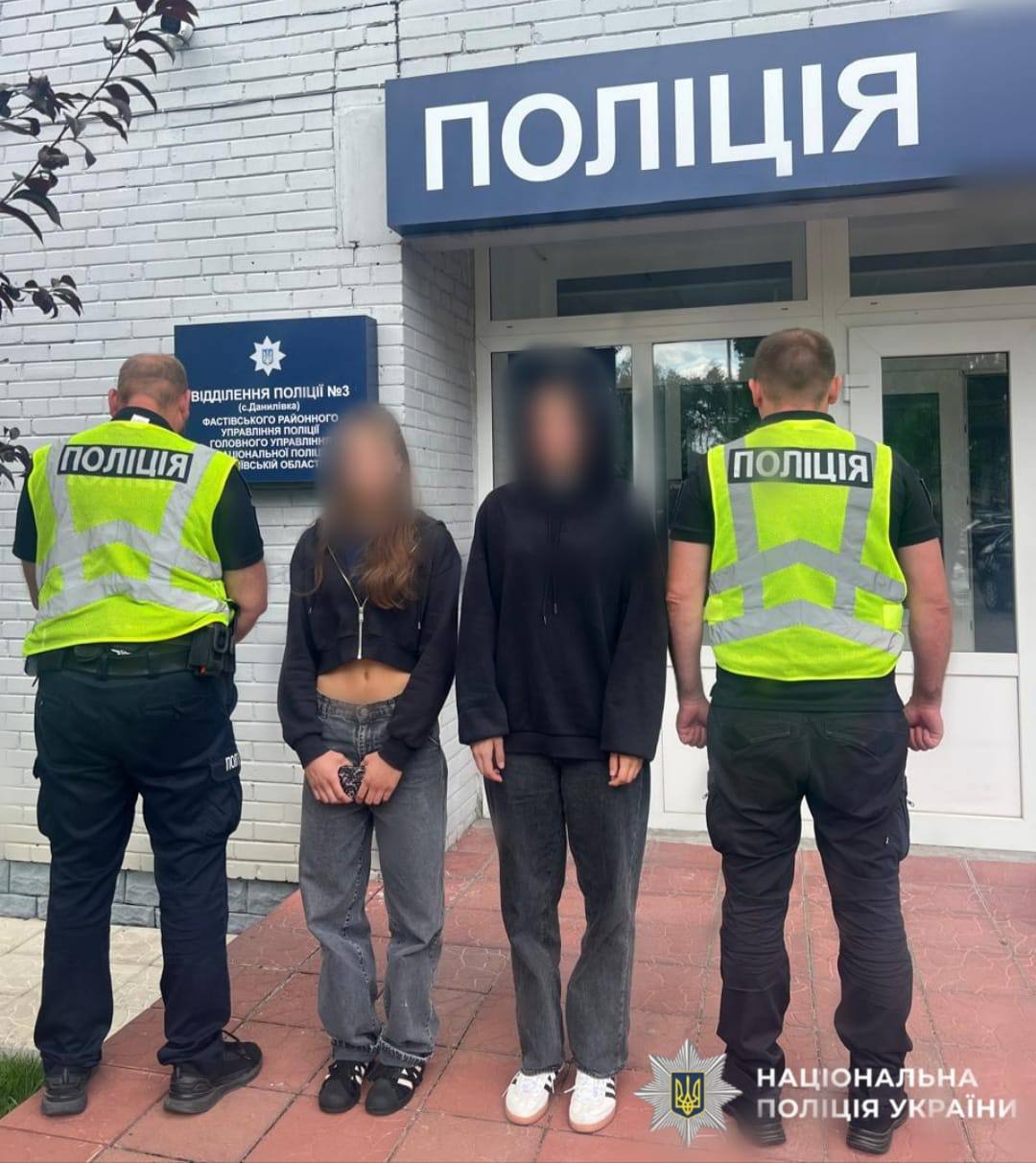 Після танців під російську музику на Алеї Слави батьків неповнолітніх притягнули до відповідальності