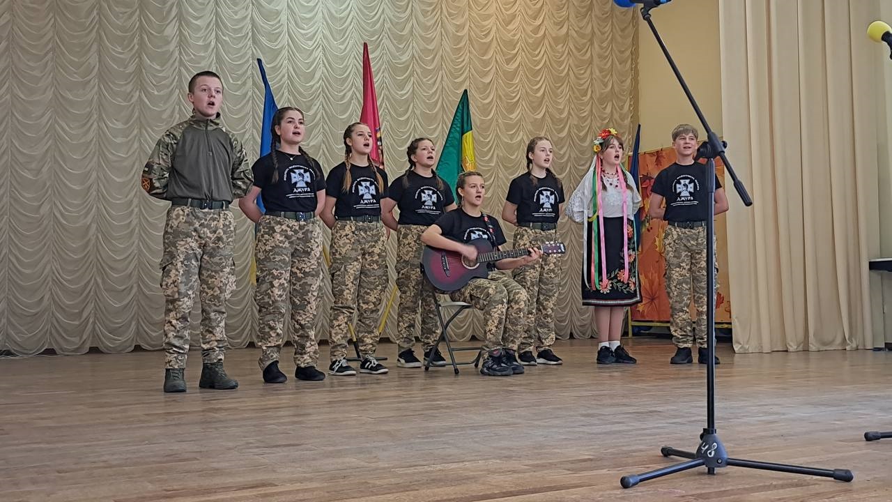 Молодь Бучанщини показала козацький дух на фестивалі «Ватра» (ФОТО)