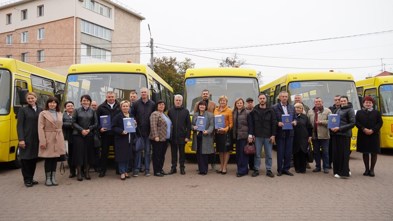 Для шкіл Київщини передали нові автобуси «АТАМАН»