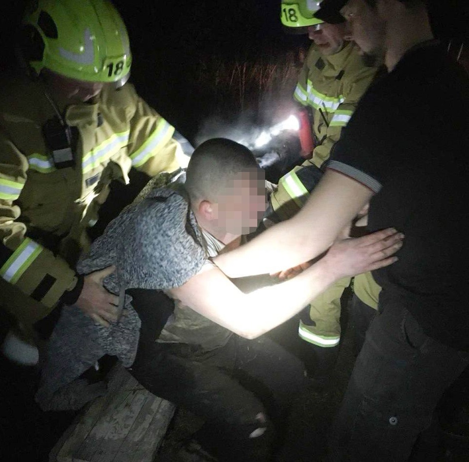 На Білоцерківщині рятувальники звільнили людину з багнюки