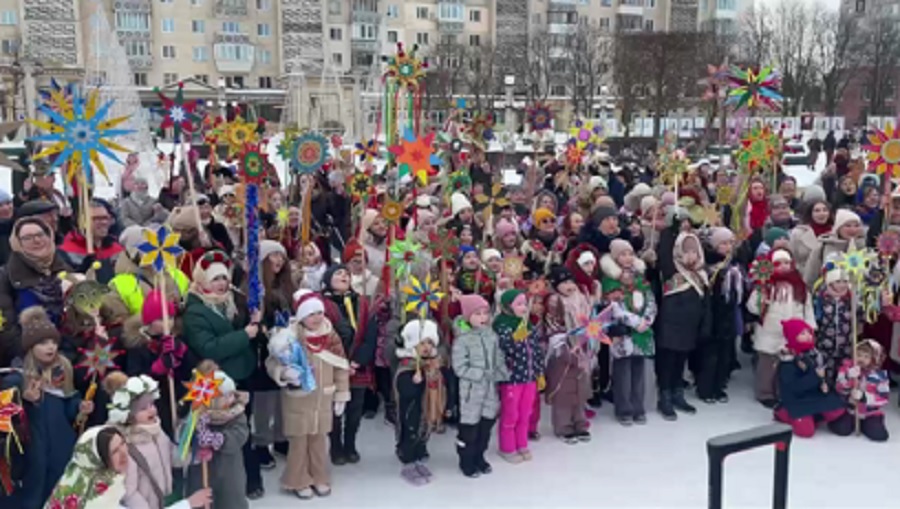Нова різдвяна традиція: вулицями Ірпеня пройшла перша хода звіздарів