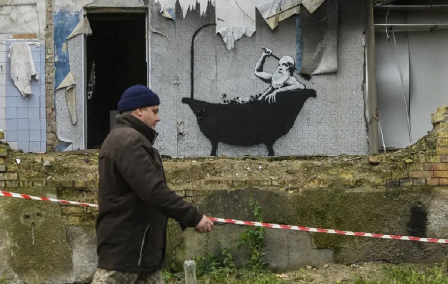 Журналісти назвали ймовірне справжнє ім’я автора відомих муралів у Київській області Бенксі
