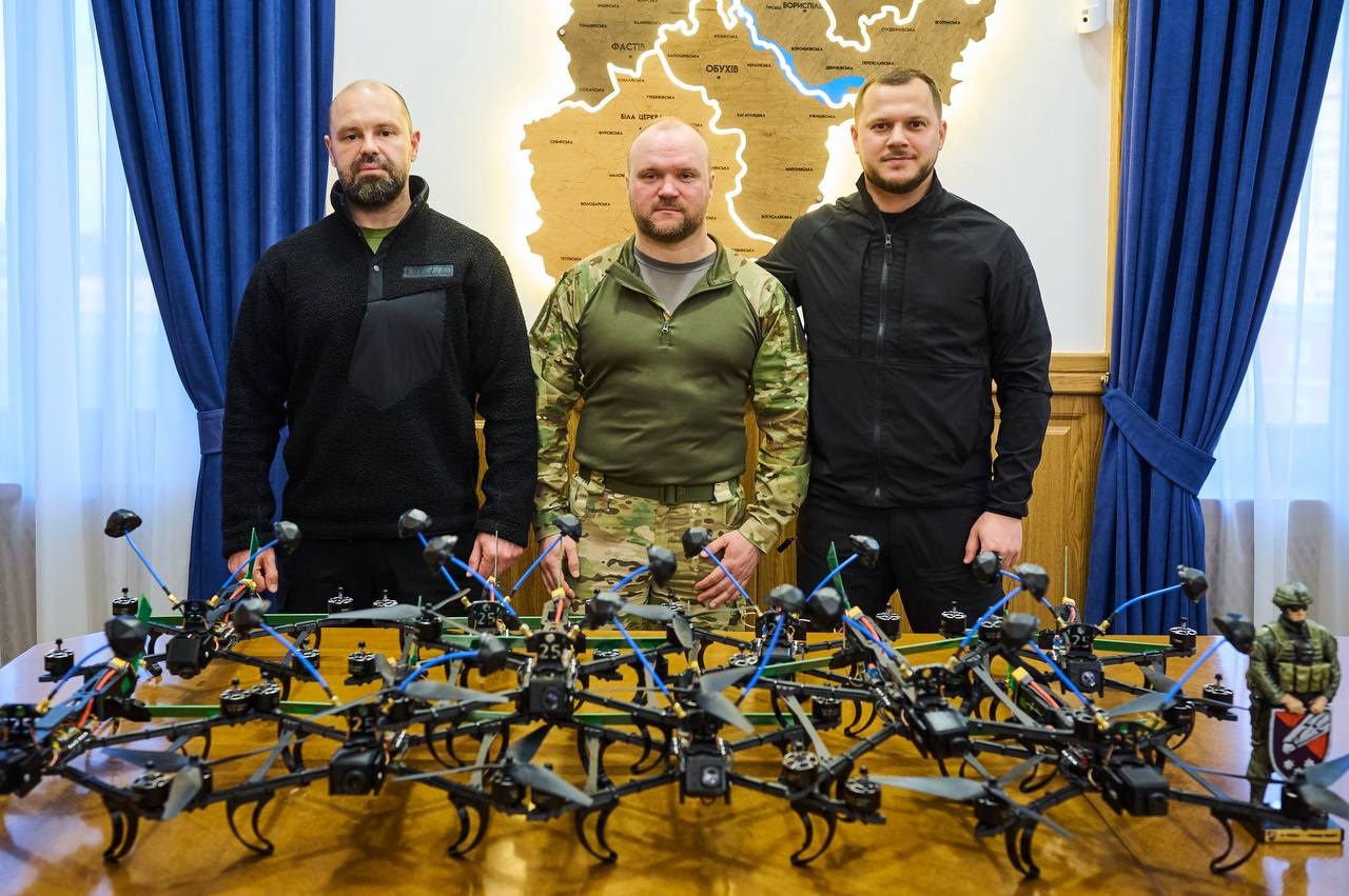 Київська ОВА передала понад 100 дронів 25-й повітрянодесантній бригаді