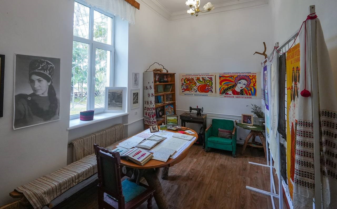 Пам’ять, мистецтво і свідчення війни: у Бучі відкрили світлицю Любові Панченко