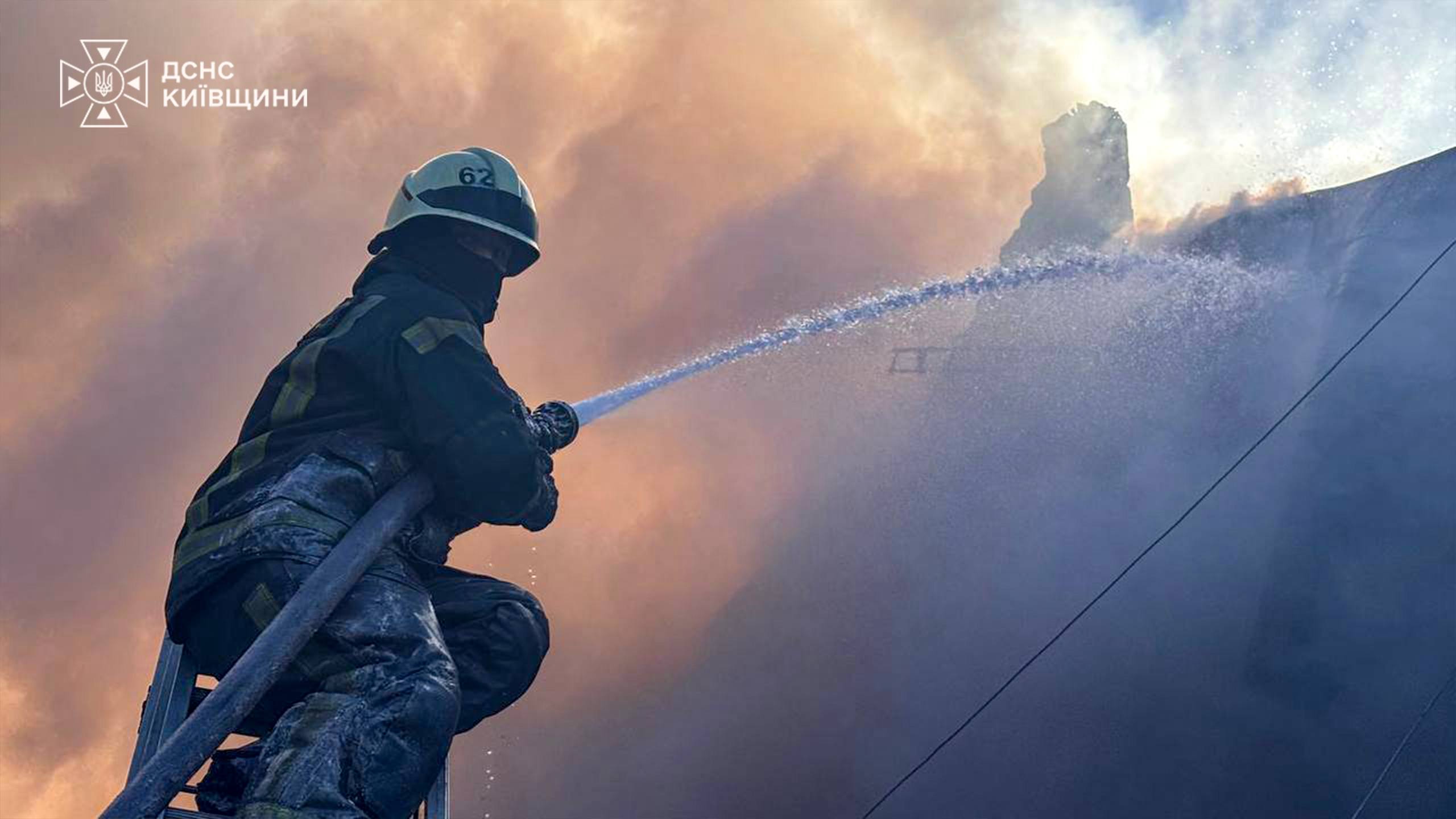 На Бучанщині горить складська будівля, на Фастівщині фіксують погіршення якості повітря