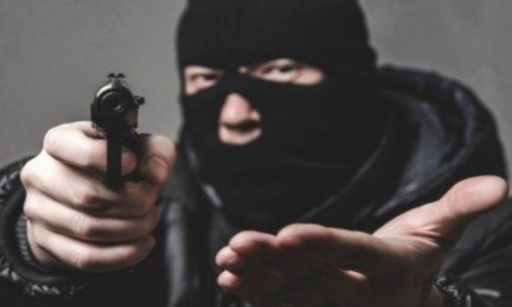 У Бучі молодики напали на перехожого після зауваження – пролунали постріли