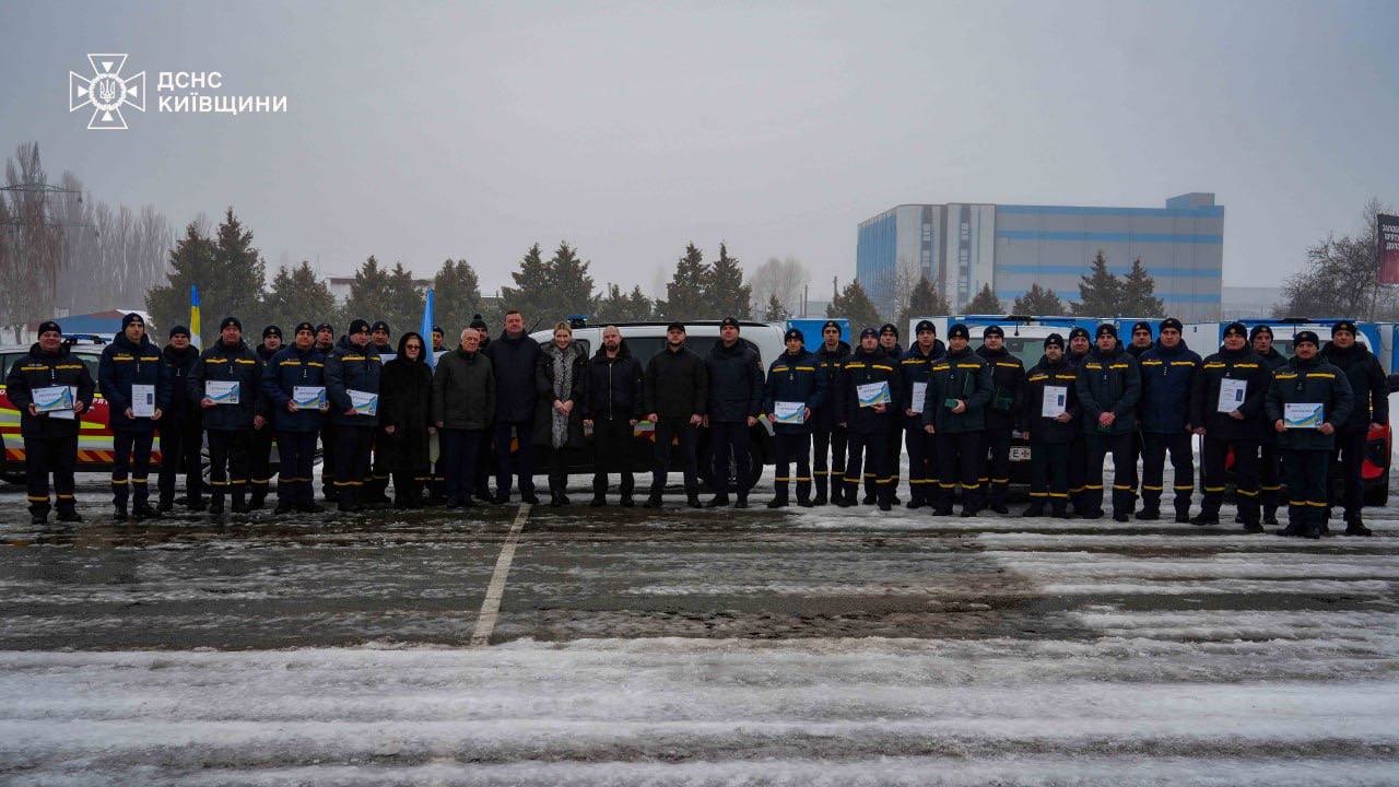 У Вишневому рятувальникам передали нову техніку та відзначили їхній професіоналізм