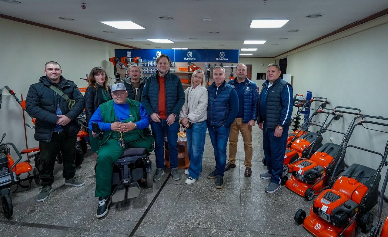 У Бучі ветеран війни відкрив магазин-майстерню садової техніки