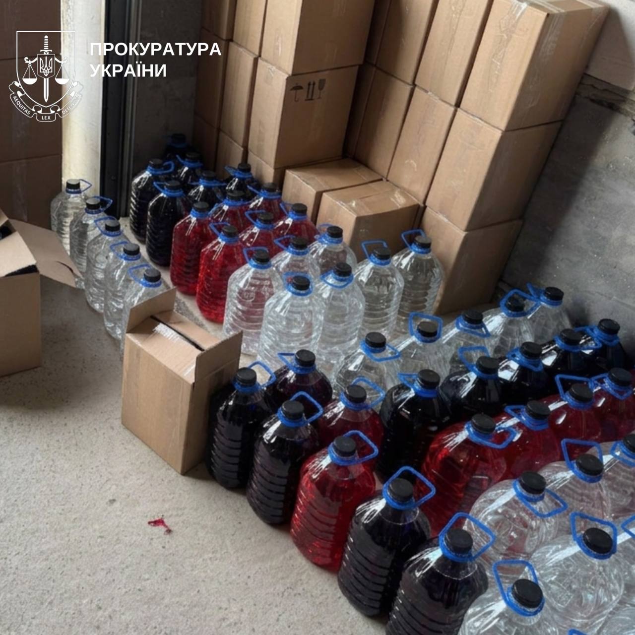 На Київщині викрили виробництво фальсифікату, який збували по всій країні