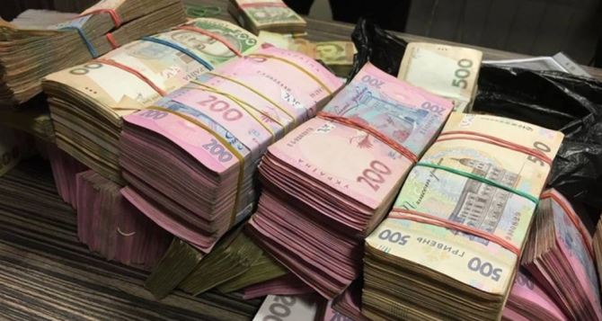 Пів мільйона збитків на ремонті даху лікарні: під підозрою підрядник і інженер