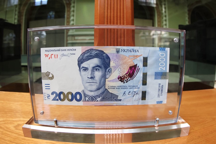 В Україні ввели в обіг нову банкноту номіналом 2000 гривень із портретом Василя Стуса