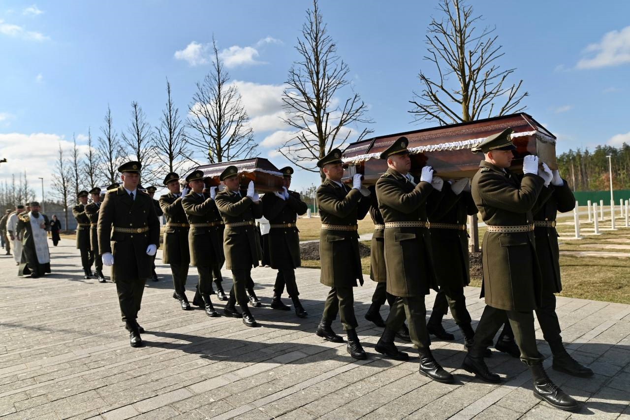 На військовому меморіальному кладовищі вшанували пам’ять 11 невідомих захисників України (ФОТО)