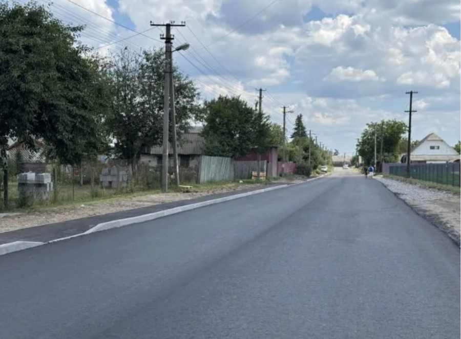 На об’їзній дорозі в Бородянці добігає кінця ремонт покриття