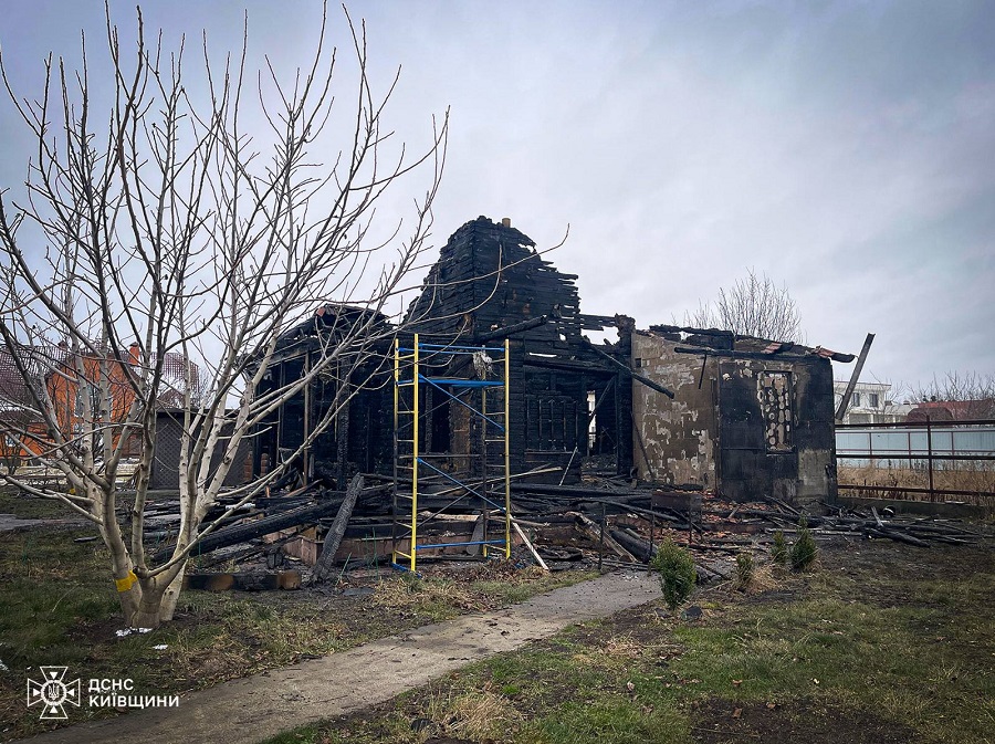 У Бузовій на Бучанщині рятувальники ліквідували пожежу житлового будинку