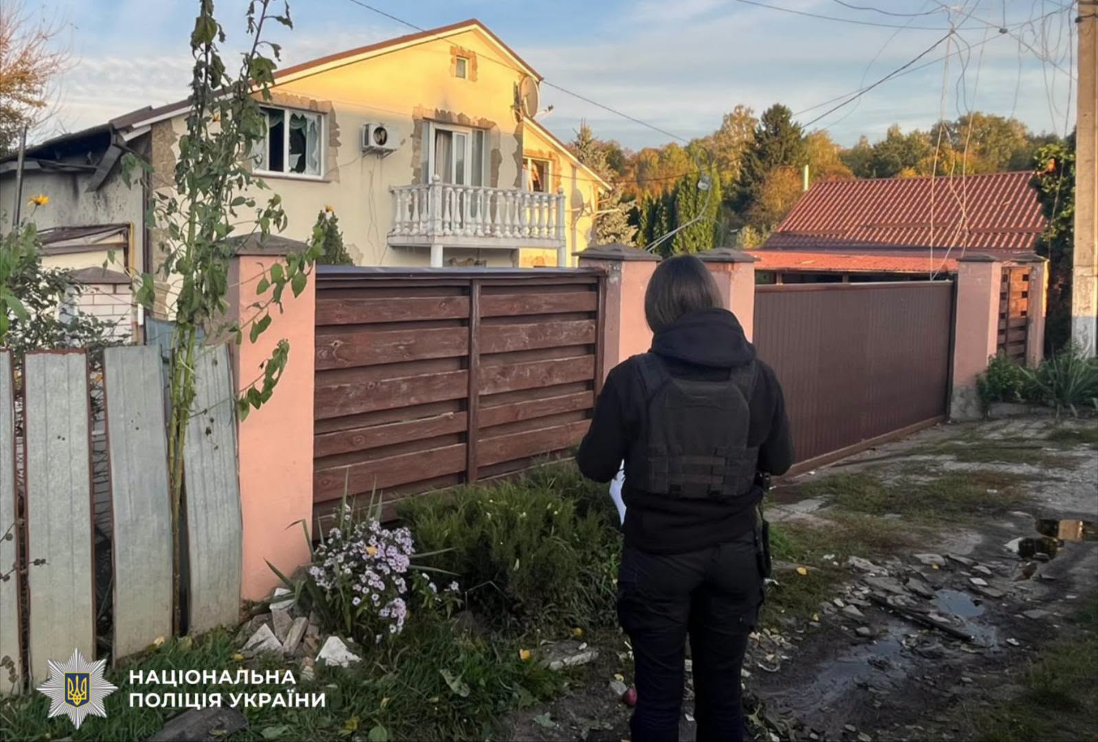 На Київщині через атаку російських дронів травмувалися четверо людей, є знищені будинок і вантажівка (ФОТО)
