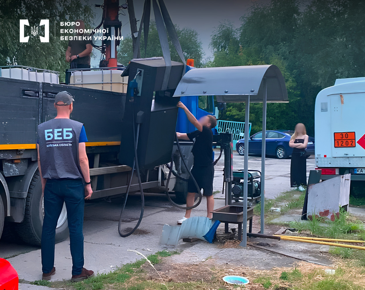 У Білій Церкві та Борисполі викрили нелегальні АЗС: вилучили 14 тонн пального