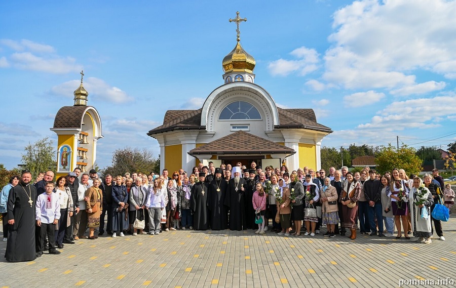 У Хотові на Обухівщині митрополит Епіфаній освятив дзвони храму святителя Миколая Чудотворця