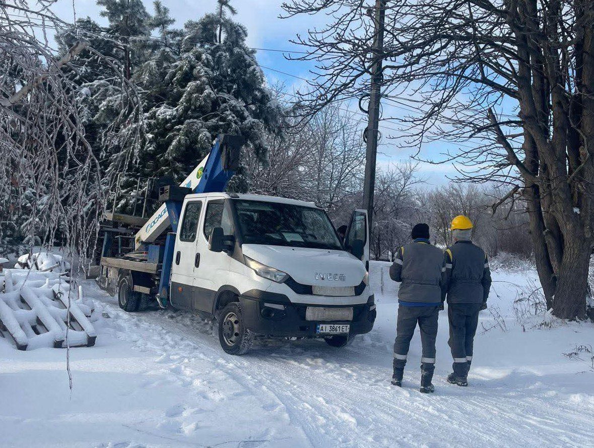 У Гатному знову обірвалася лінія електропередач: село без світла