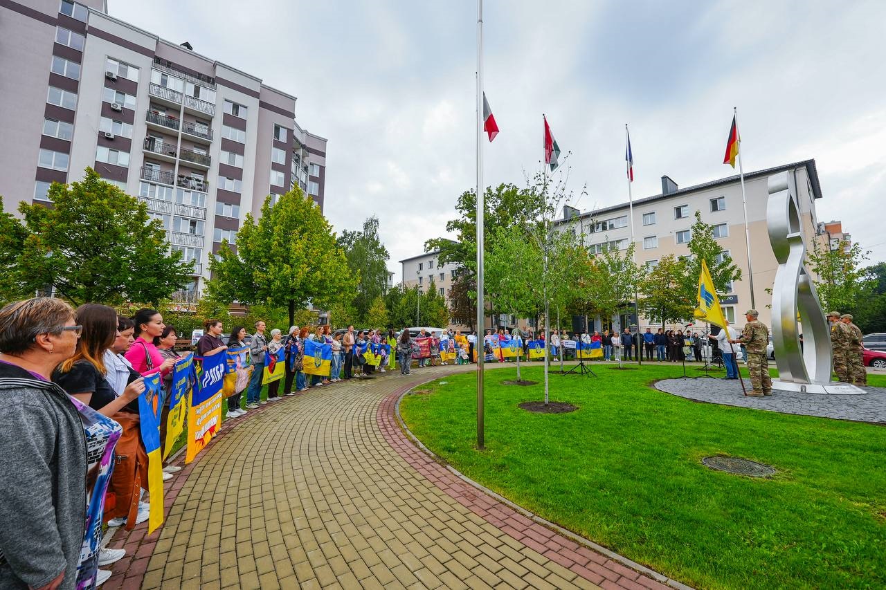 У Бучанській громаді вшанували зниклих безвісти та полонених Захисників
