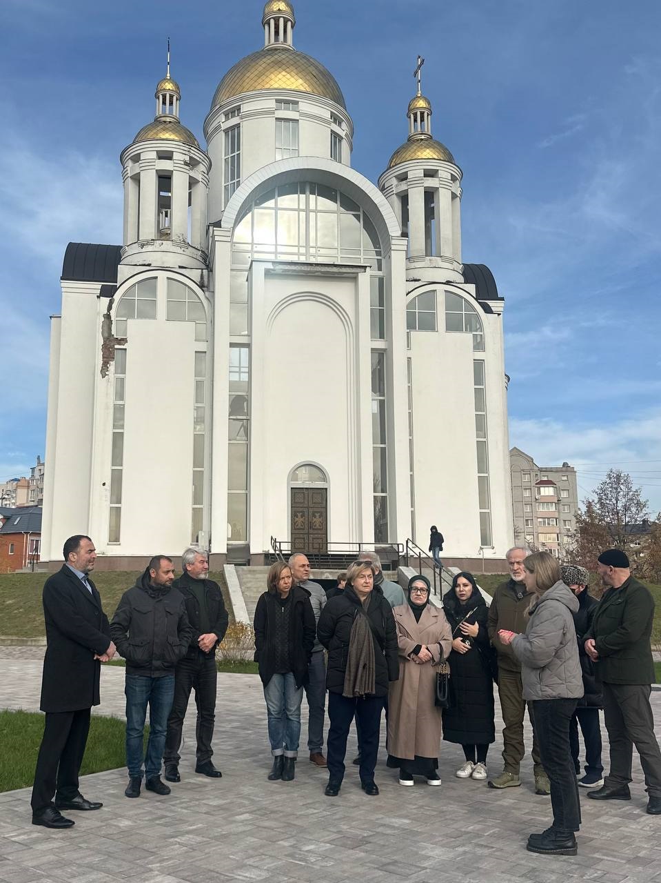 Премʼєр Ічкерії та колишня міністерка Польщі ознайомилися з наслідками окупації Бучі