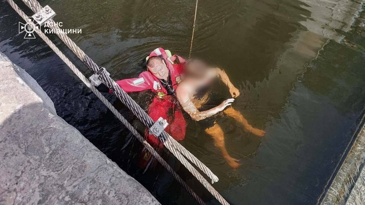 У Переяславі рятувальники допомогли підлітку, який травмувався на водоймі