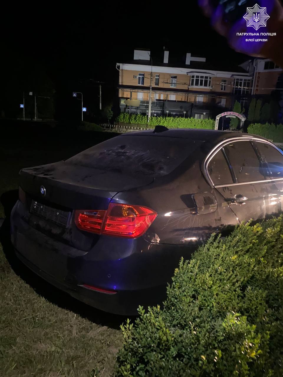 У Білій Церкві нетверезий водій на BMW в’їхав у клумбу