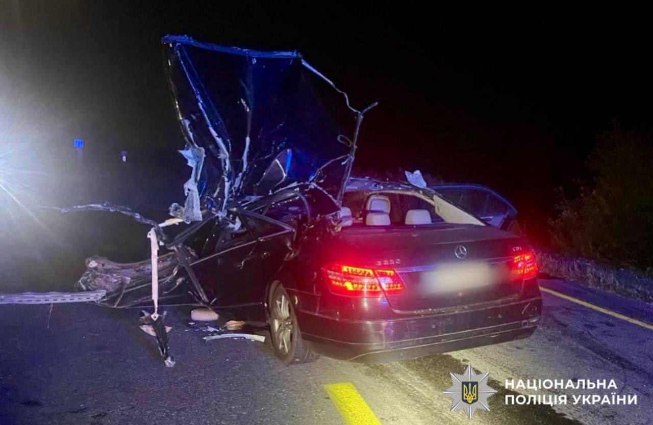 Фатальна аварія на Київщині: водій загинув, пасажирка госпіталізована