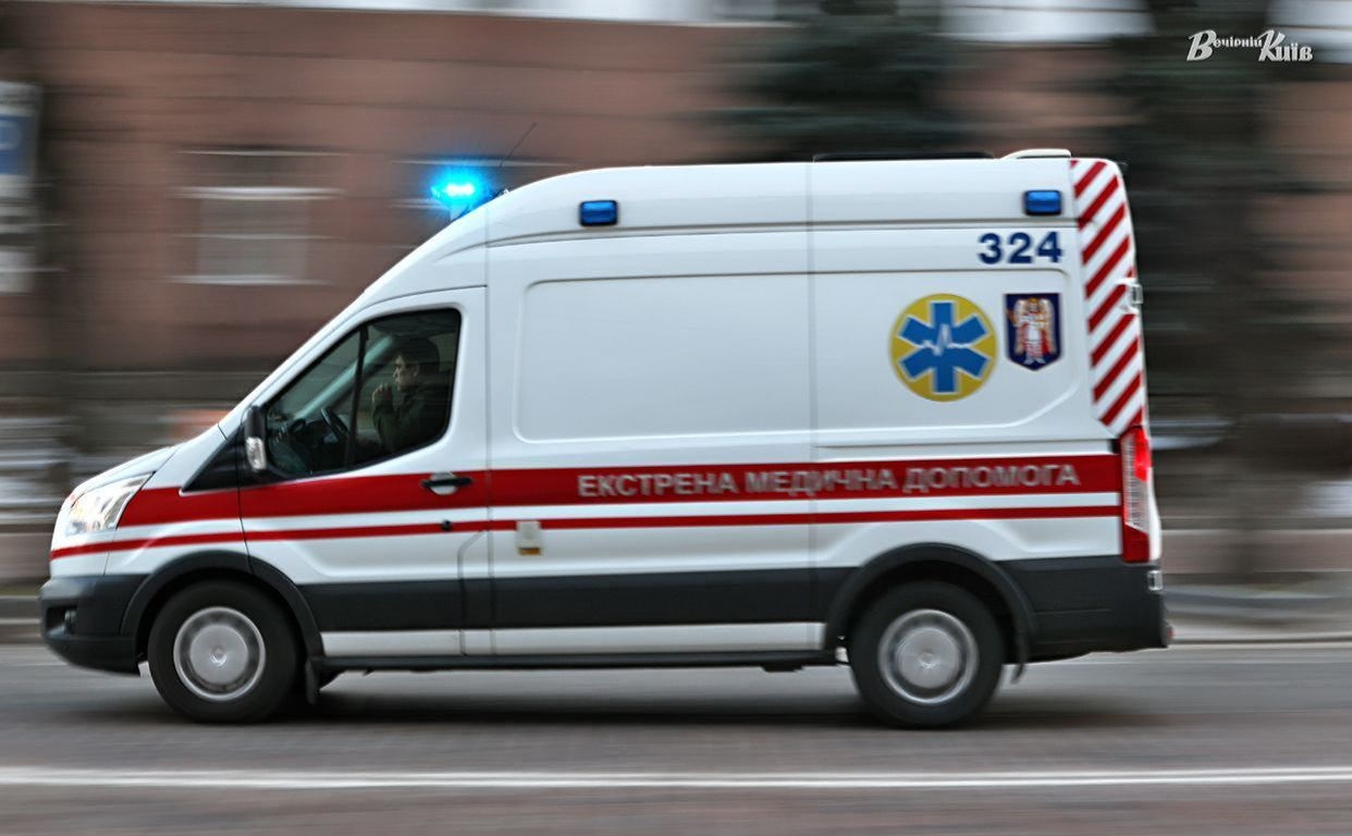 У Фастові рятувальники витягли жінку з п’ятиметрової колекторної ями