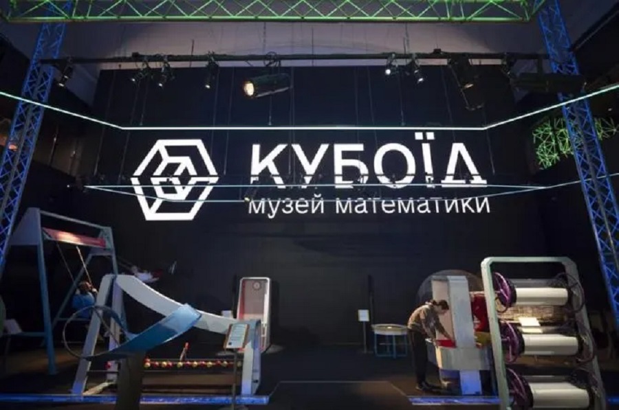 Графіки, фрактали й експерименти: в Ірпінь їде Мандрівний музей математики