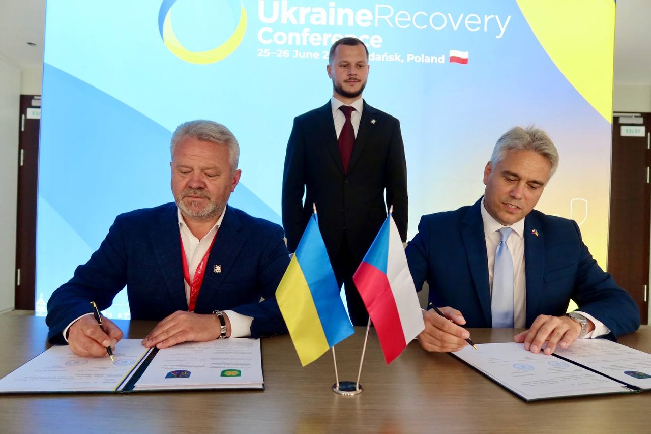 Буча підписала партнерські угоди з громадами Чехії та Херсонщини