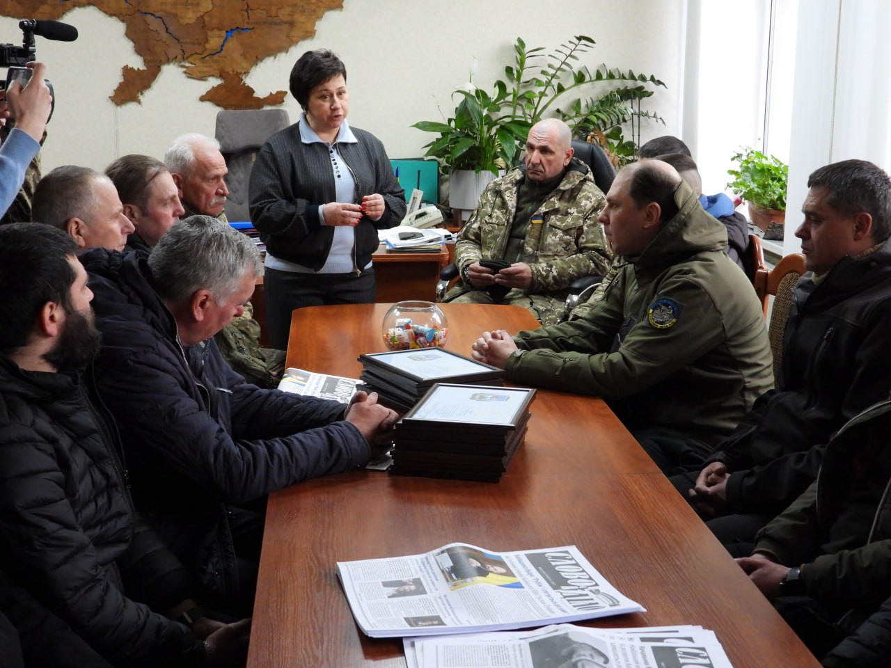 Голова Білоцерківської РДА Ірина Старенька вручила відзнаки добровольцям ДФТГ (ФОТО)