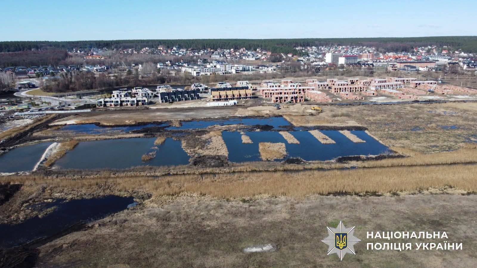 В Ірпінській громаді незаконно видобували сапропель вантажівками та екскаваторами: збитки 26,7 млн грн (ФОТО)