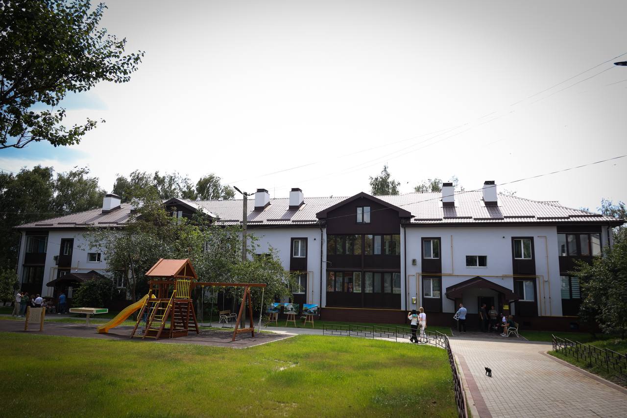 У Бородянці відновили двоповерхівку на Ветеранів, 2, пошкоджену внаслідок війни (ФОТО)
