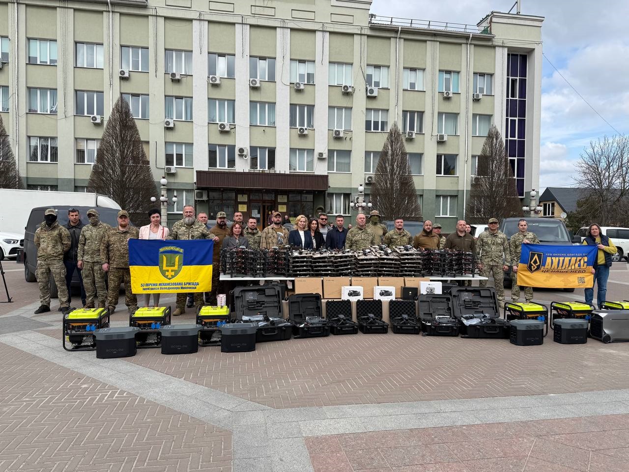 Ірпінь передав захисникам нову партію допомоги на передову (ФОТО)