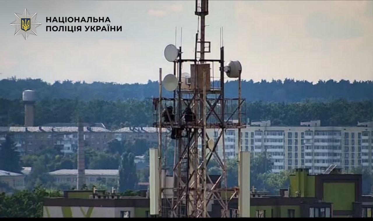 В Ірпені двоє 12-річних хлопців залізли на вежу мобільного зв'язку: батьків оштрафували