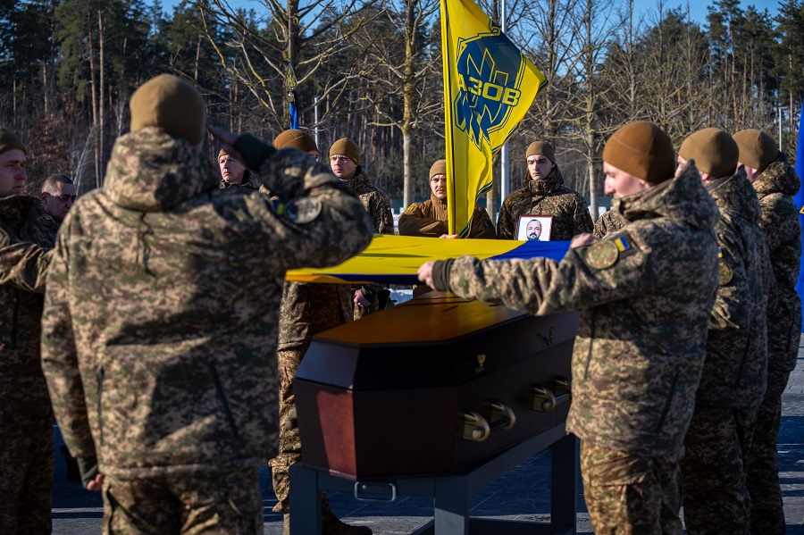 Національне військове меморіальне кладовище: поховання тривають попри рішення суду