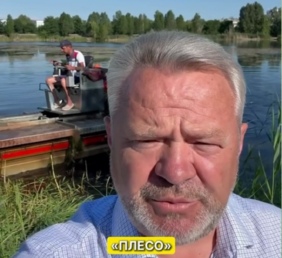 У Бучанському міському парку розпочали очищення озера