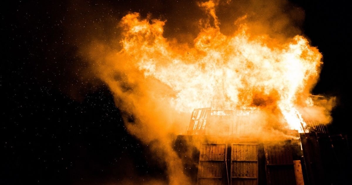 На Київщині пролунали вибухи, влада запевняє: загрози з повітря не було