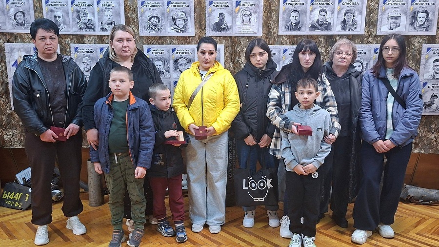 В Обухівській громаді вшанували полеглих захисників та передали нагороди родинам
