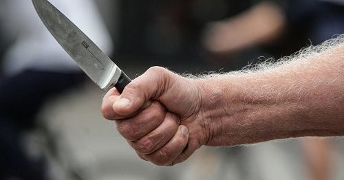 У Баришівській громаді чоловік з ножем накинувся на матір