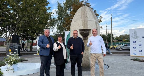 Чотириметровий фонтан із граніту та бронзи відкрили у Білій Церкві